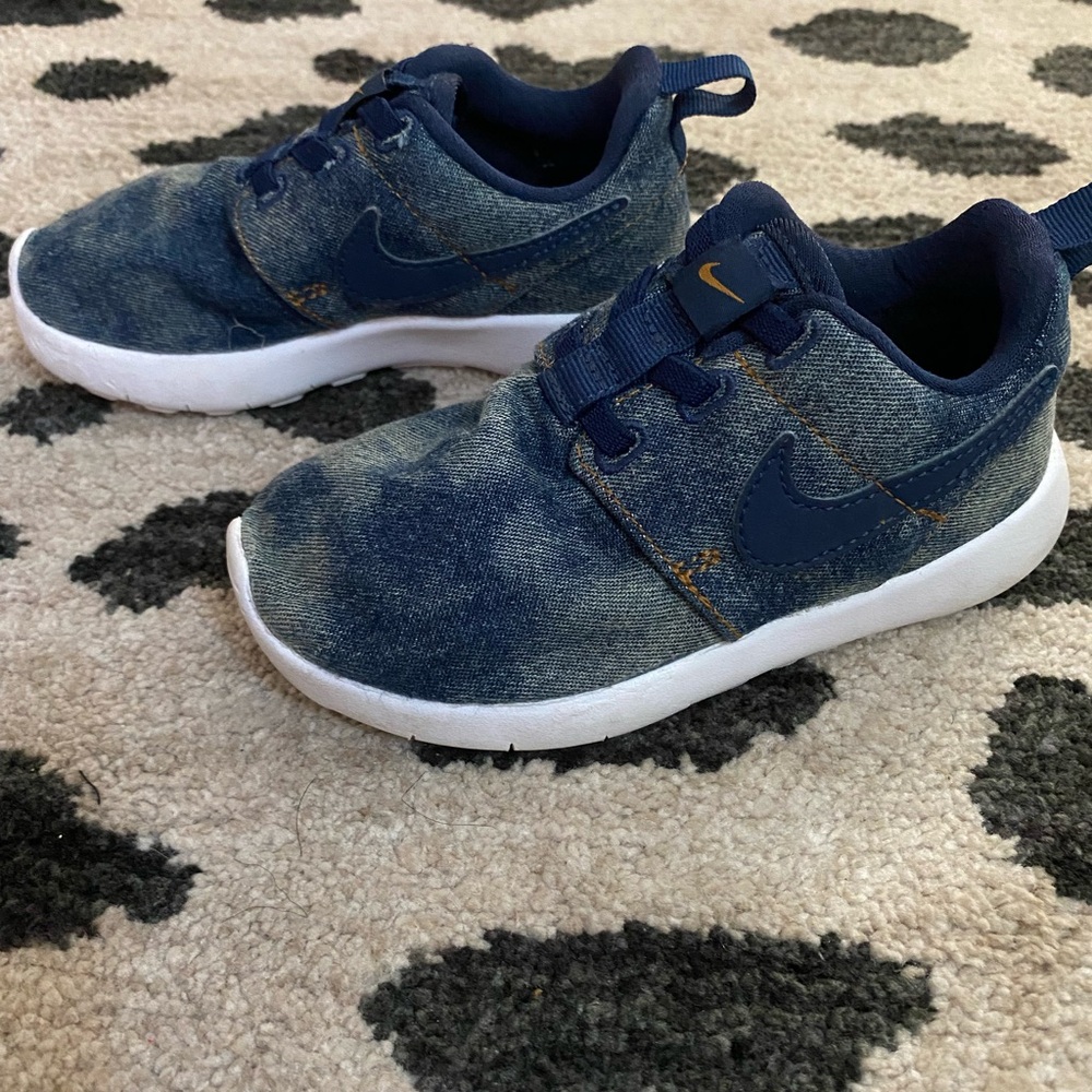 Nike Roshe - blue denim- size 9c toddler